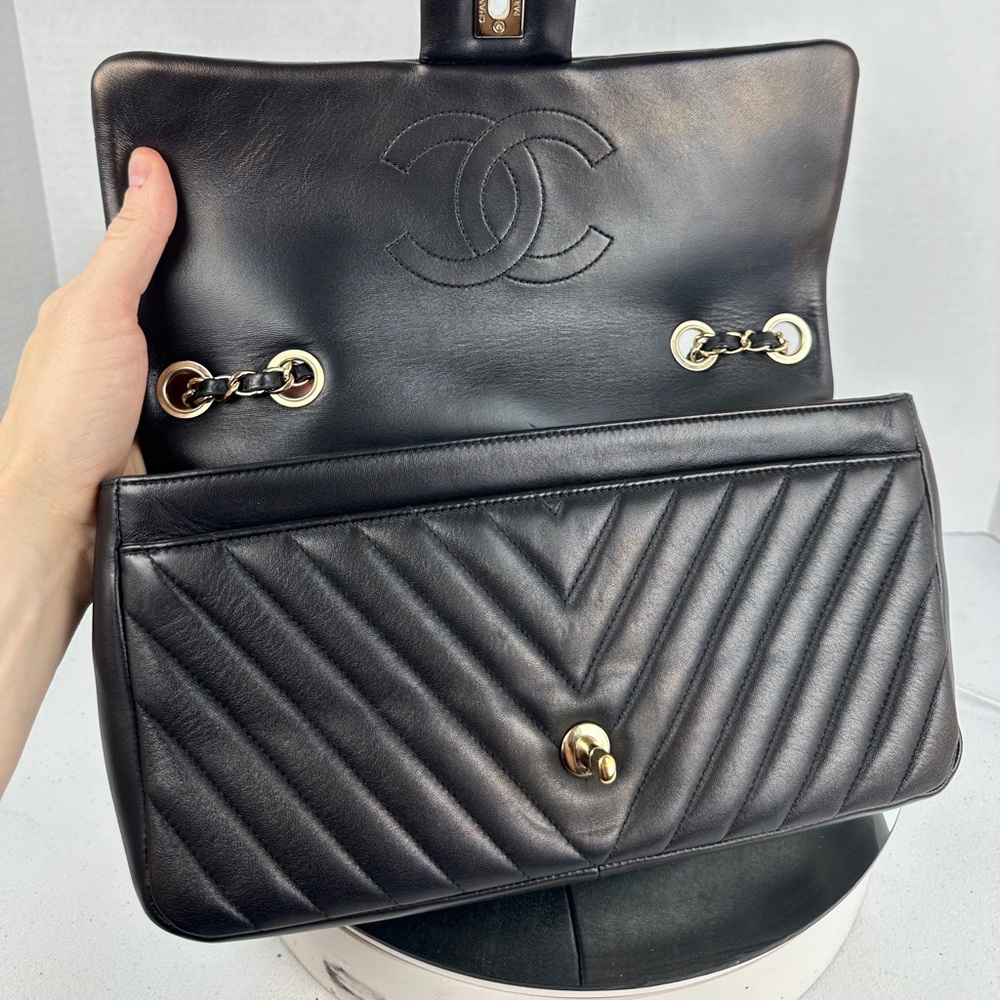 CHANEL CC CHAIN FLAP LEATHER SHOULDER/CROSSBODY BAG JUMBO - Picture 4 of 15